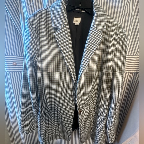 Linen Oversized Blazer - Picture 1 of 3